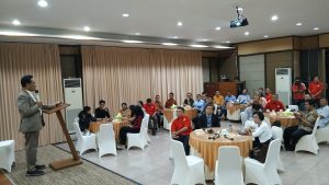 Seminar Menghadapi Permasalahan Hukum Di Indonesia